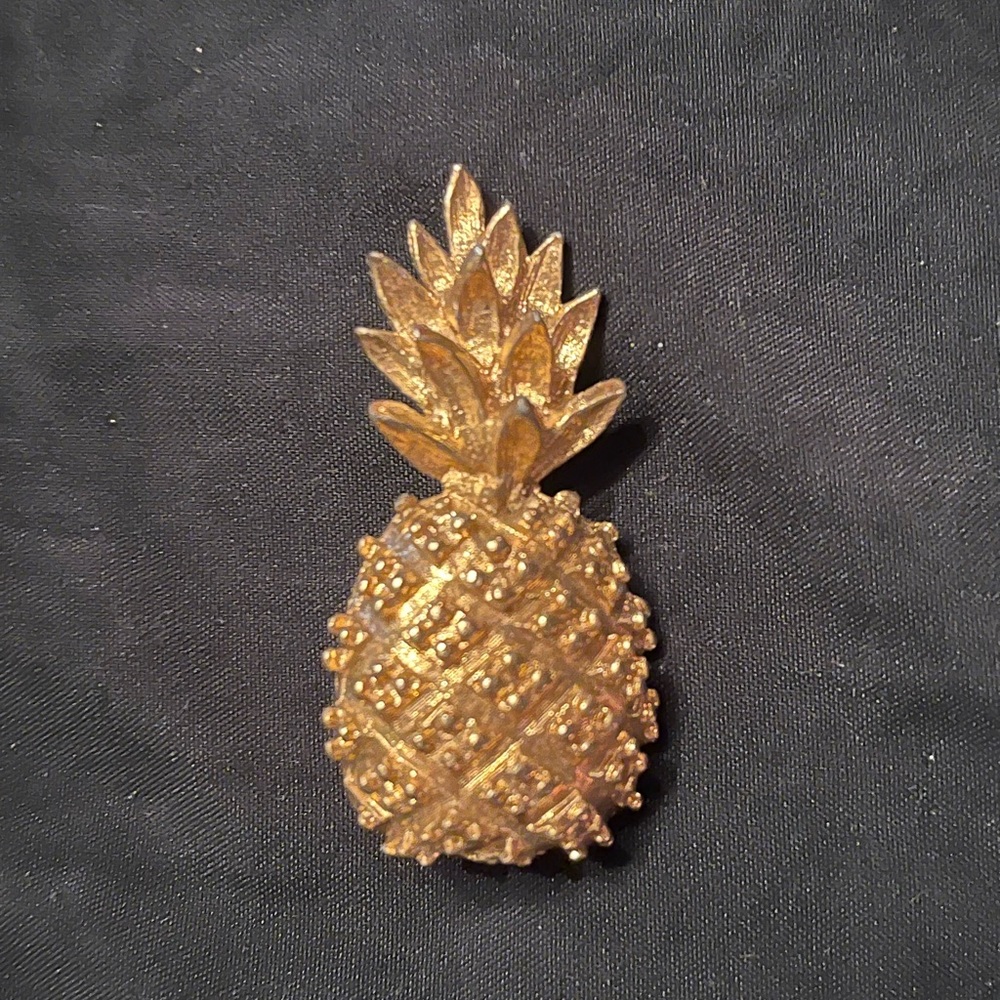 Vintage Gold Tone Textured Pineapple Brooch